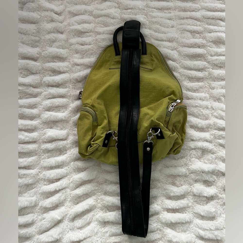 Versatile Green Sling Backpack - Picture 3 of 9